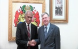 Prime Minister Akilisi Pohiva of the Kingdom of Tonga with Ambassador David Vogelsanger in Nuku’alofa on 22 July 2016 © FDFA